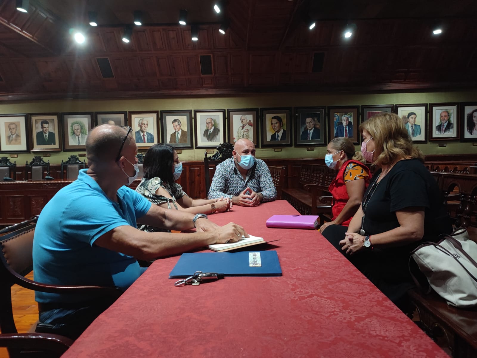 El tejido asociativo de la ciudad se vuelca con La Palma