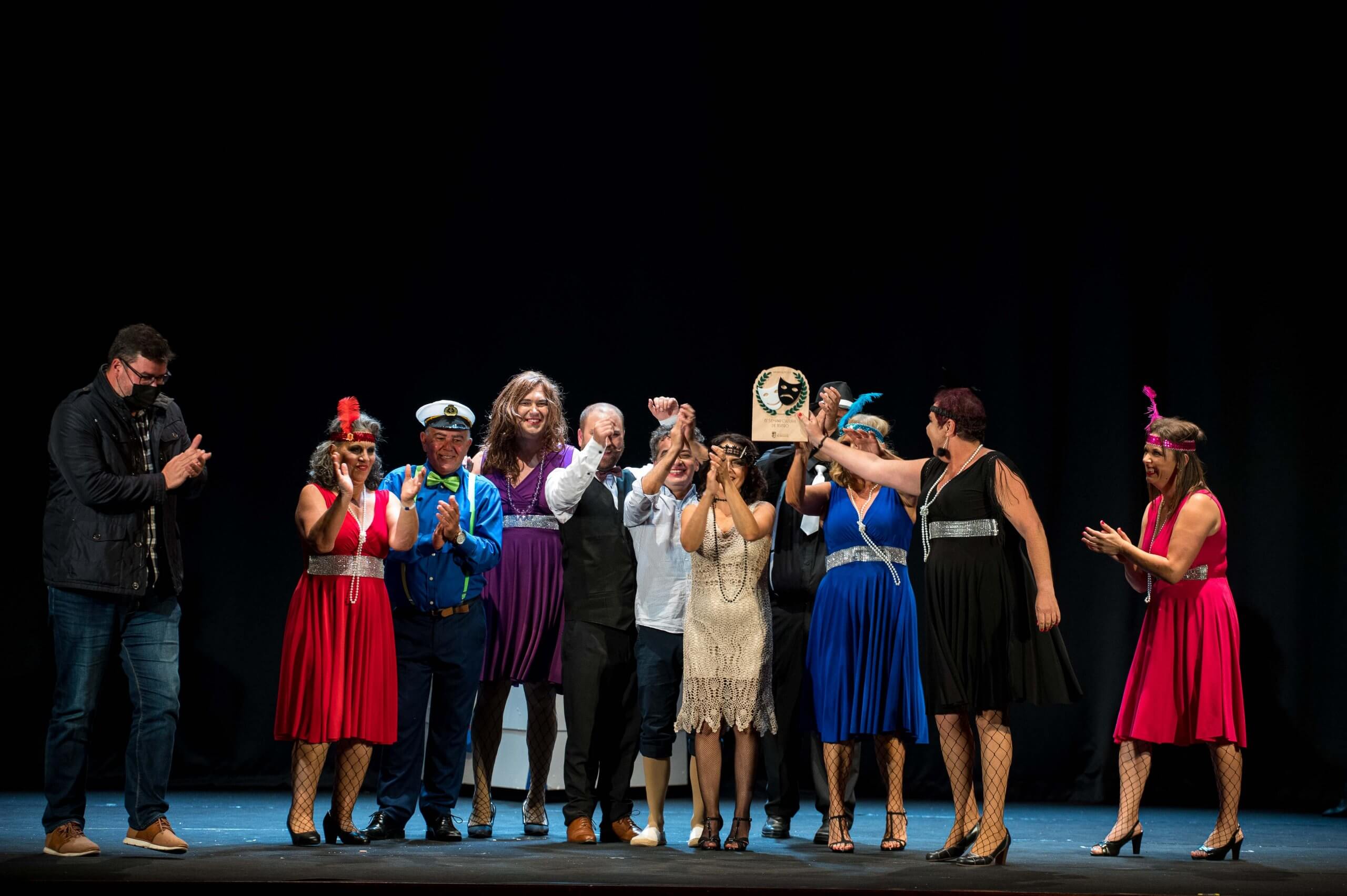 Teatreros y Comediantes llenaron el Teatro de San Bartolomé de jazz y ambiente años 20 con la representación de la obra “Nadie es perfecto”