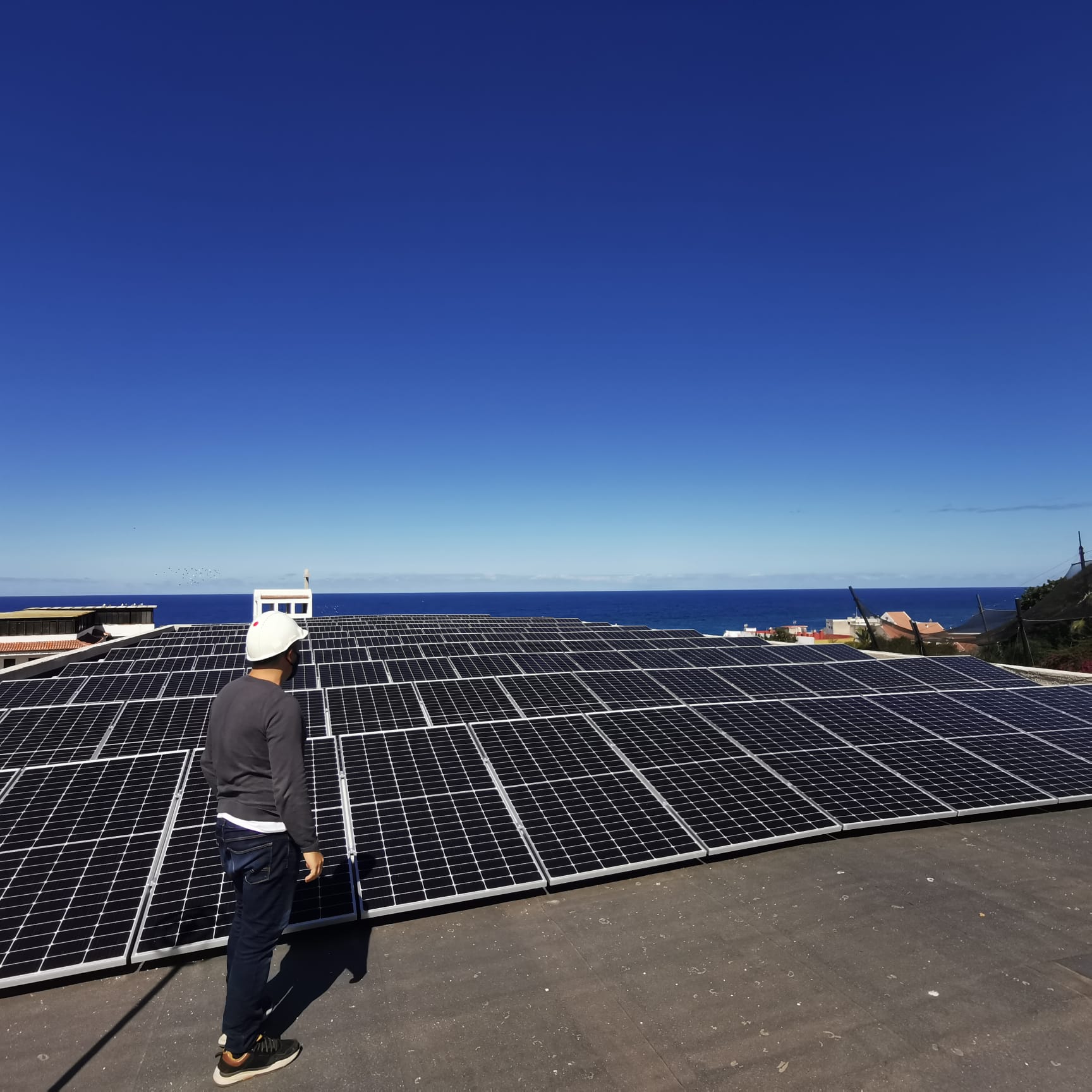 Instaladas las placas solares en el CEIP Punta Brava
