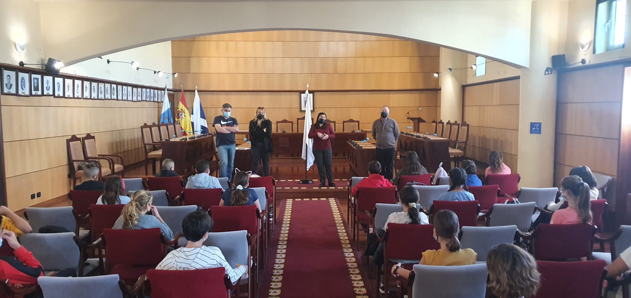 El alumnado del CEIP Carmen Álvarez de la Rosa comparte la mañana en el Ayuntamiento – Candelaria