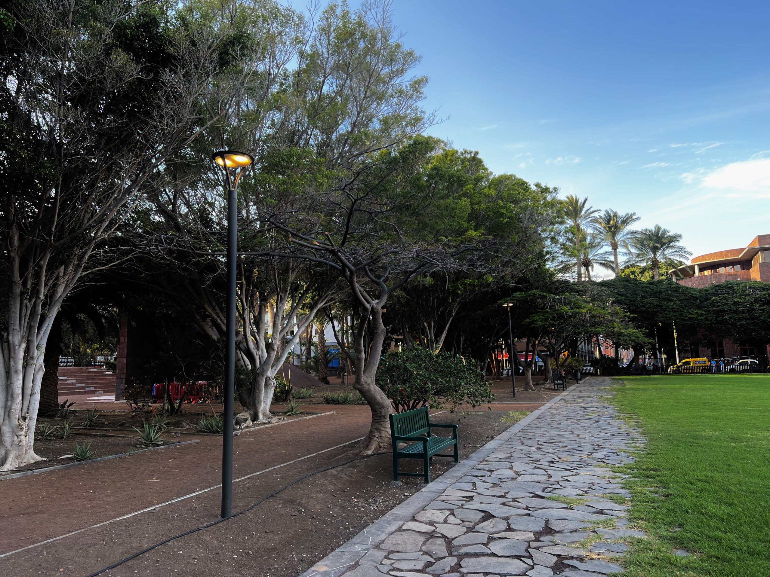 Instaladas 85 luminarias tipo LED en el Parque de La Torre del Conde