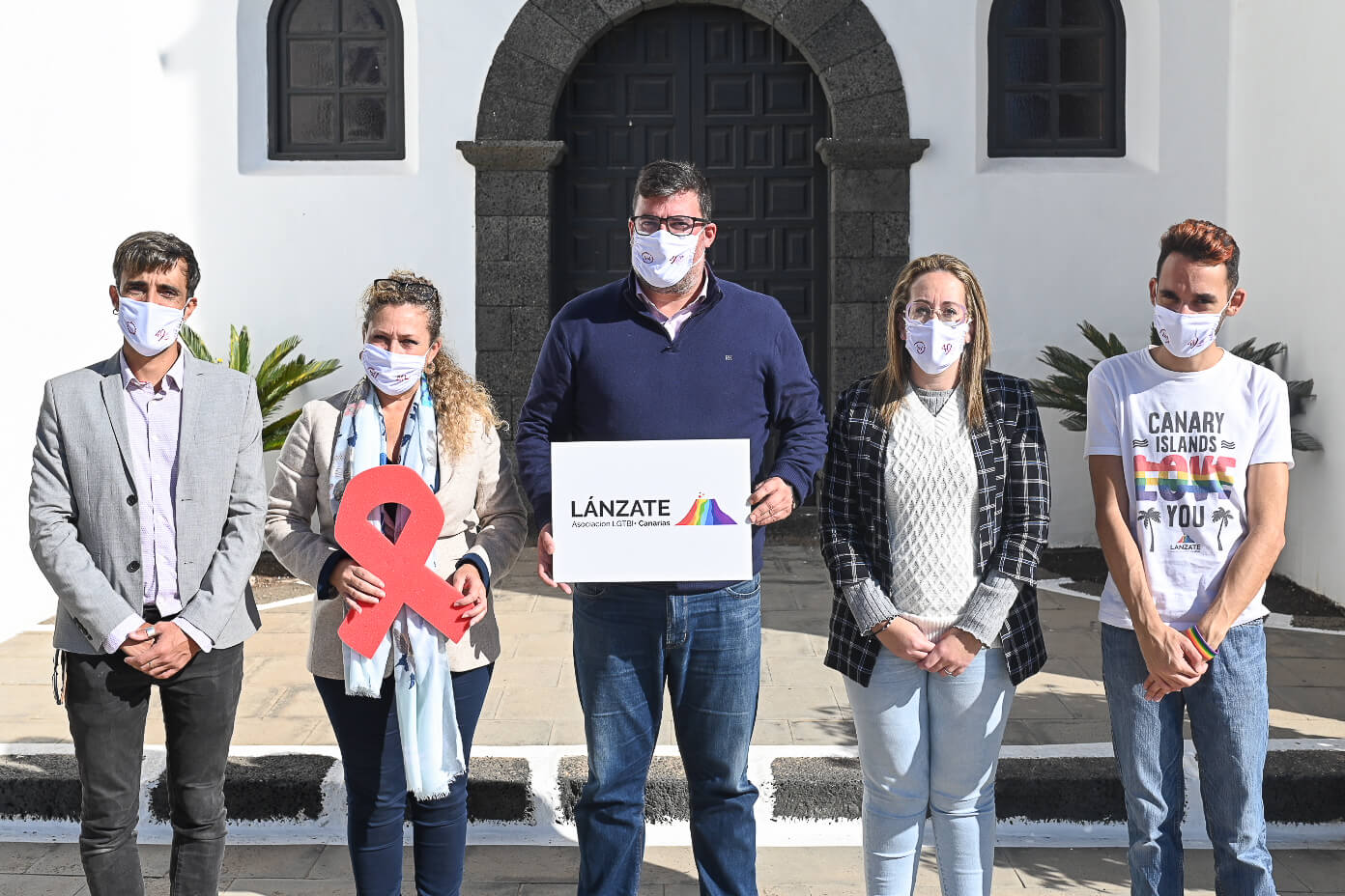 San Bartolomé se viste de rojo, para reivindicar y dar visibilidad a las personas afectadas por VIH