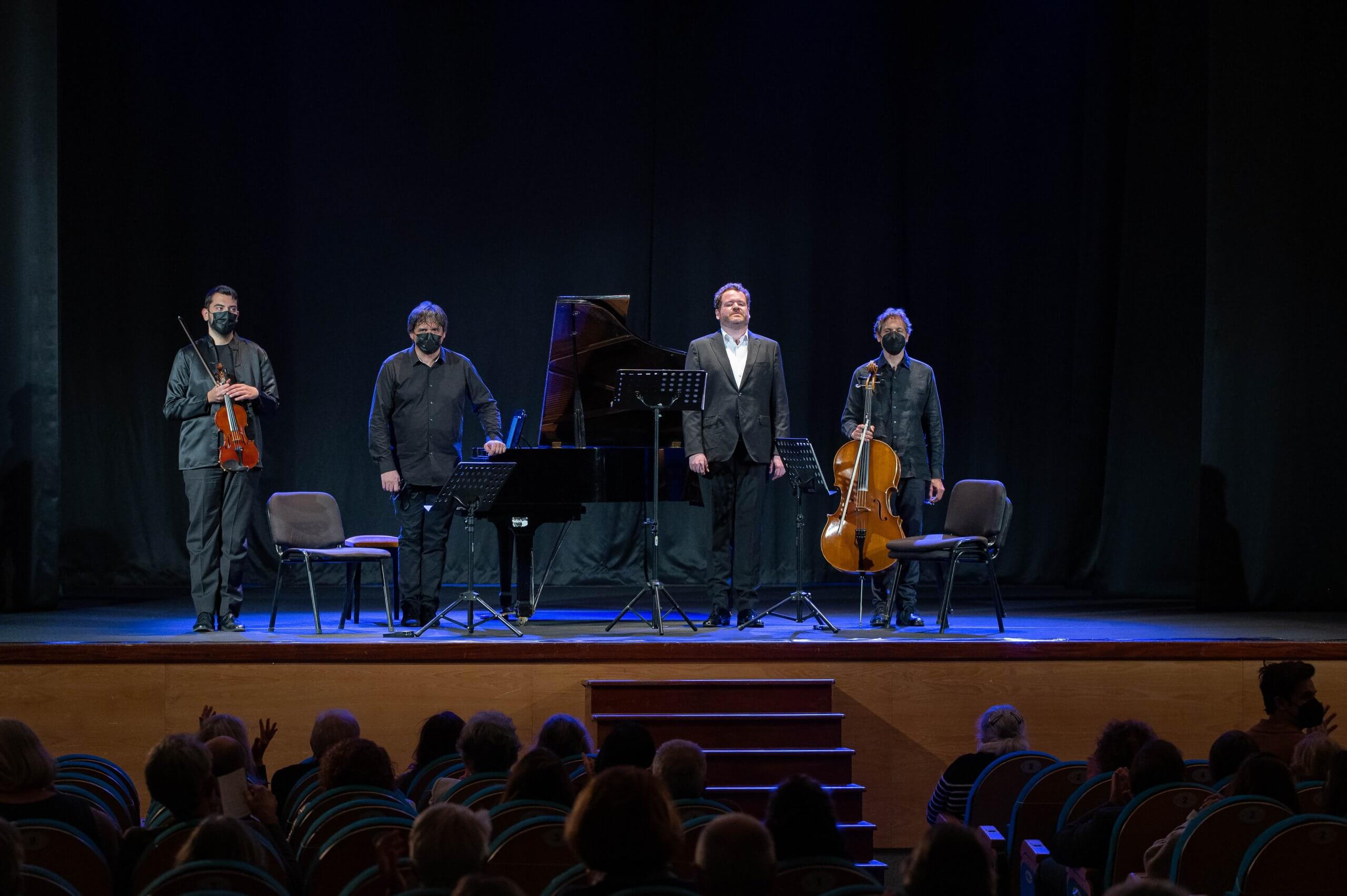 Aplaudido concierto del Tenor MANUEL GÓMEZ RUIZ & el TRÍO ARBÓS formado por Ferdinando Trematore (violín) José Miguel Gómez (chelo) Juan Carlos Garvayo (piano)