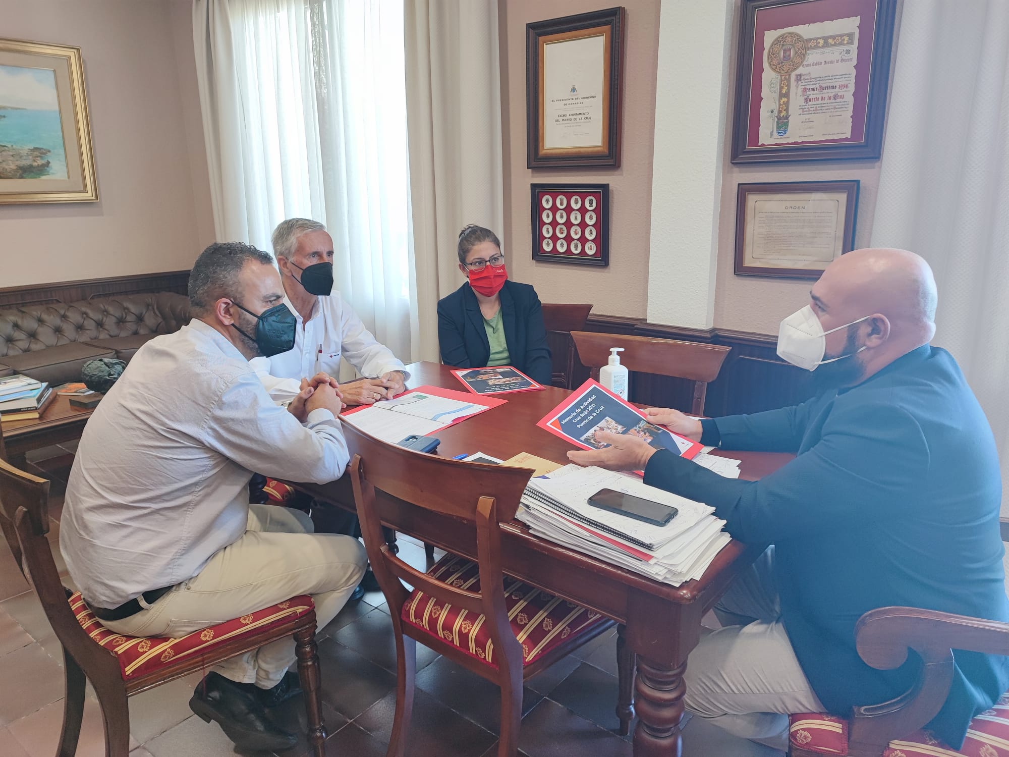 Cruz Roja expone la memoria de su labor en la ciudad durante 2021