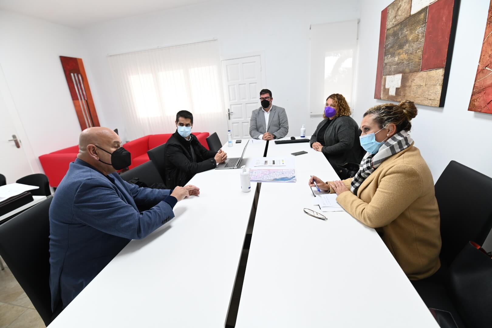 El alcalde de San Bartolomé se reunió con la Asociación de Afectados por Hipotecas AHINOR para establecer líneas de trabajo conjunto