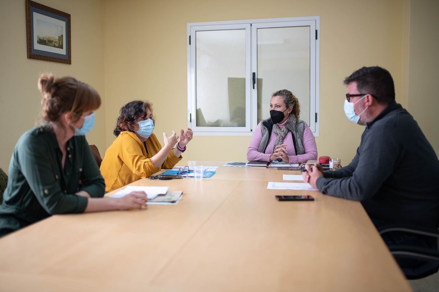 El alcalde de San Bartolomé valora positivamente el seguimiento del trabajo de asesoramiento integral para mujeres que presta Mararía en el municipio y se trabaja por la continuidad del servicio