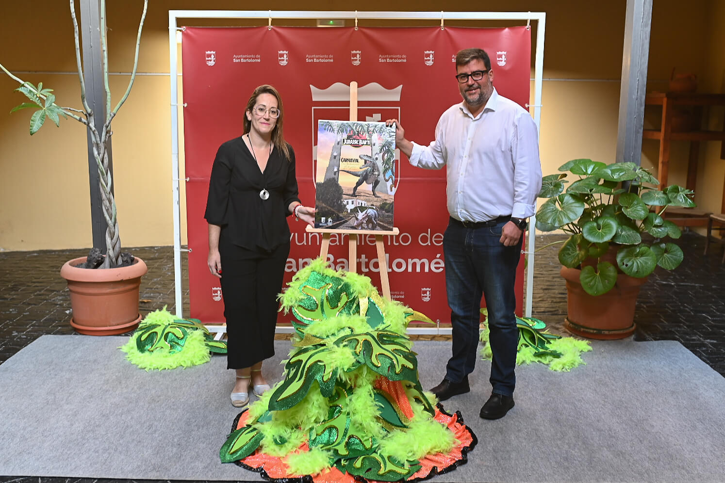 El Ayuntamiento presenta el programa de actos del "Carnaval JURASSICBARTolomé”