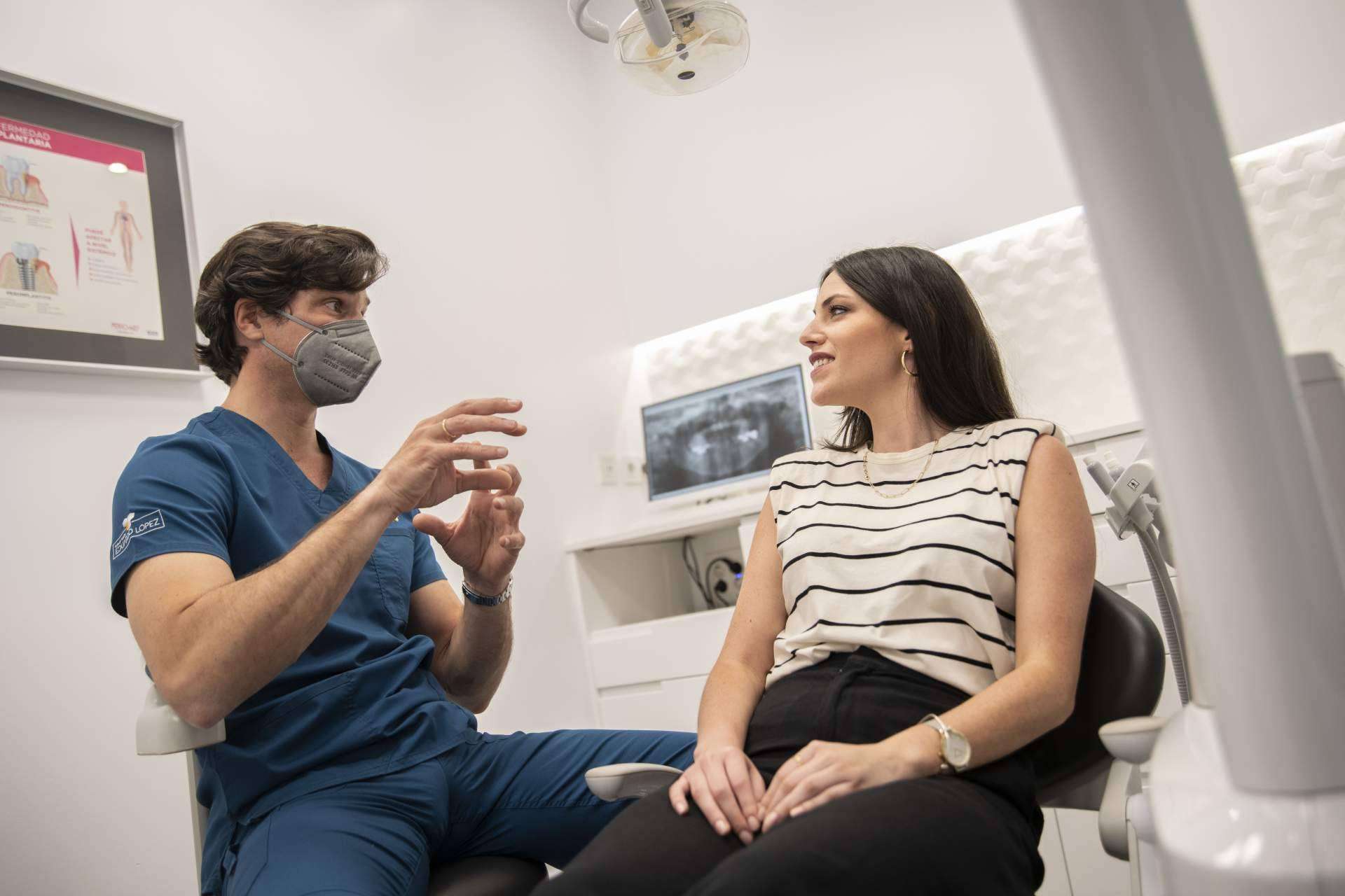 Los riesgos y consecuencias de un blanqueamiento dental casero, por Clínica dental Eduardo López