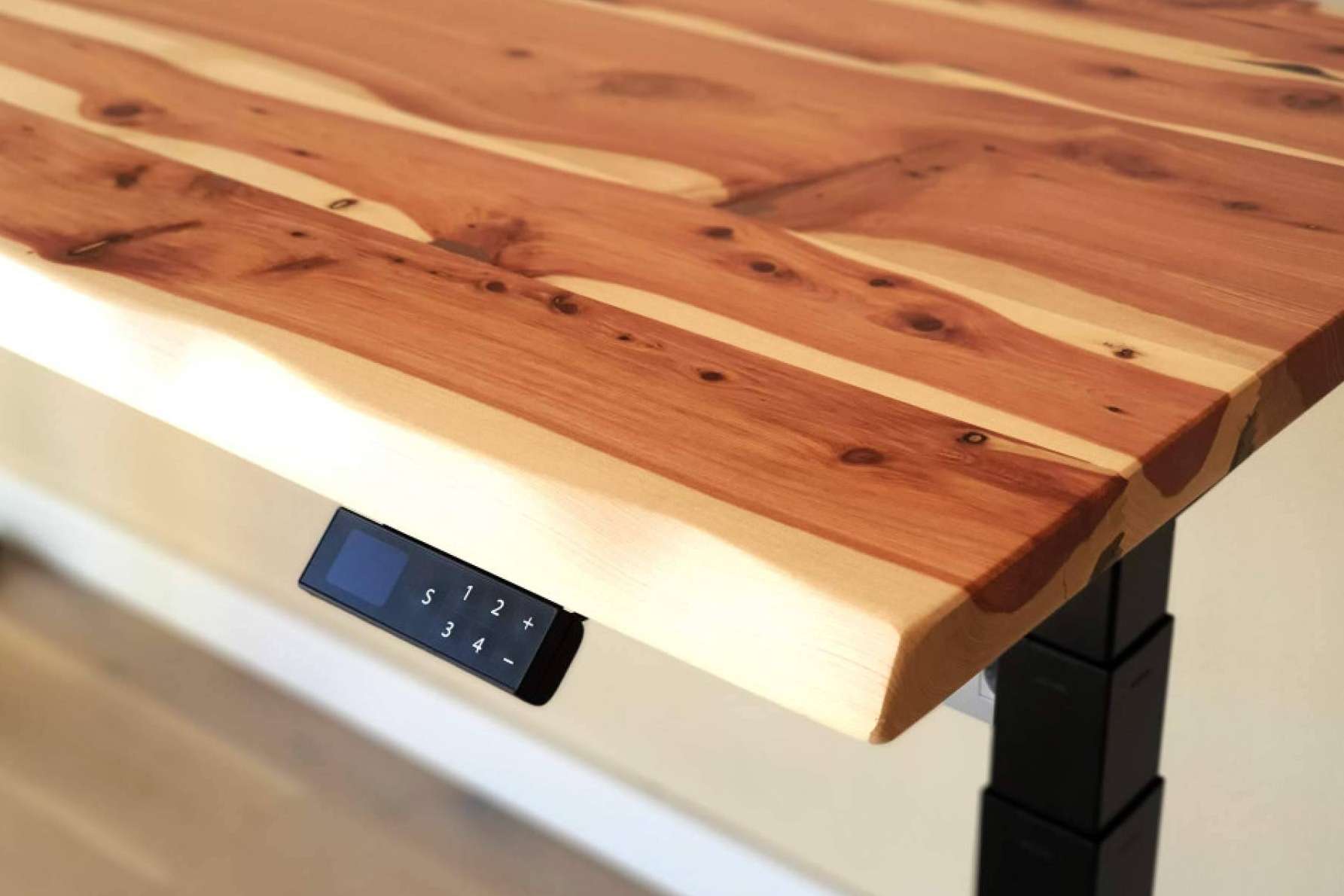 Los beneficios de trabajar con escritorios ergonómicos elevables, de la mano de ErgoNatureWood