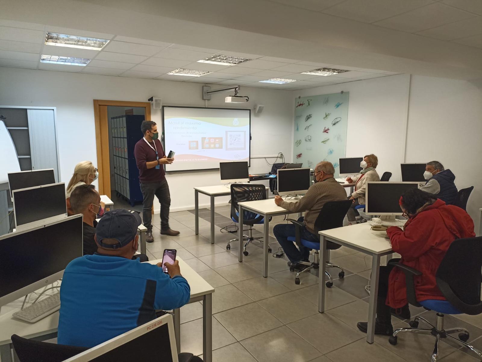 Inician los talleres prácticos del proyecto “Cerrando Brecha Digital”