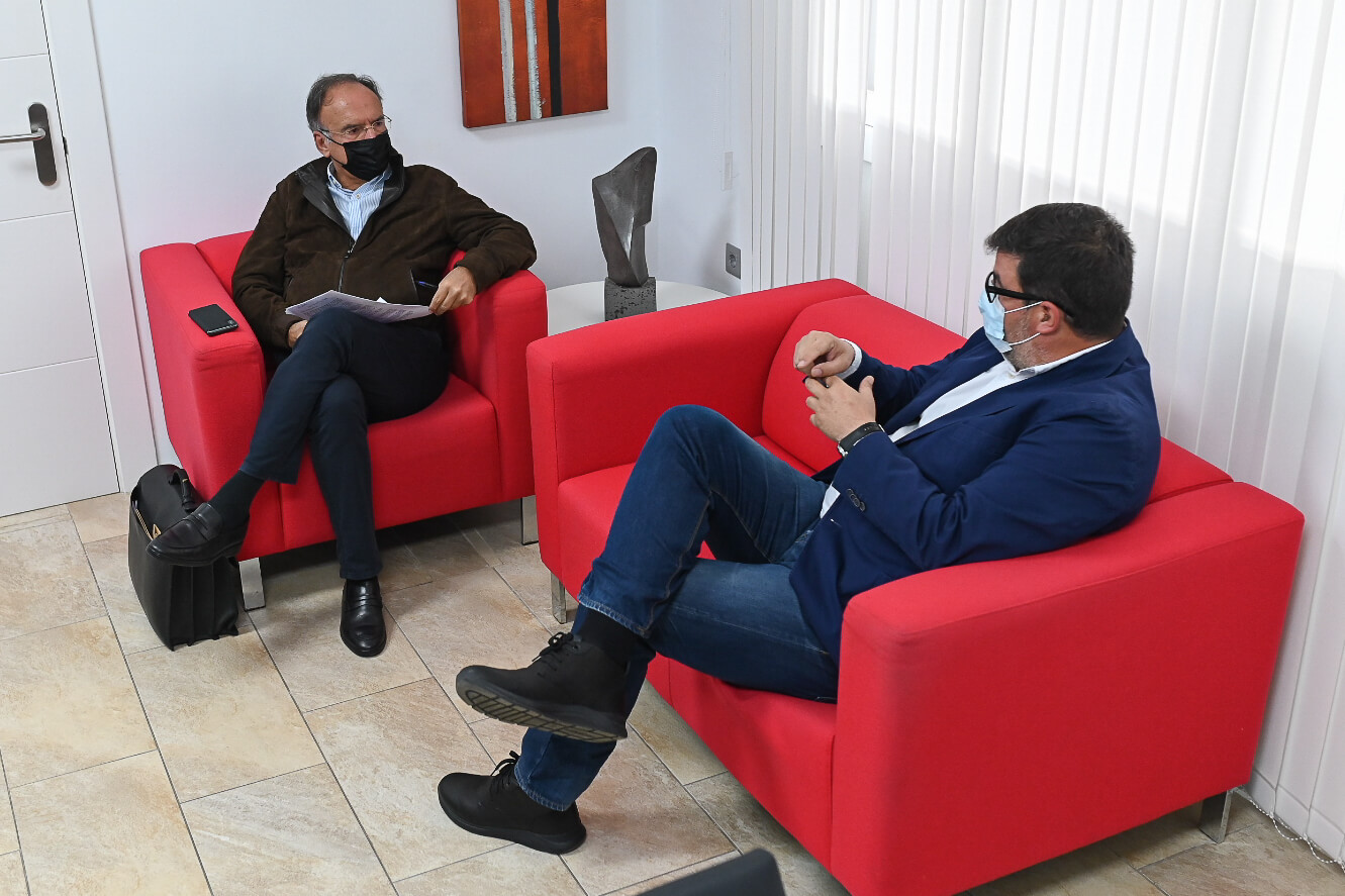 Isidro Pérez recibe al Senador por Lanzarote Manuel Fajardo para abordar temas importantes para el municipio