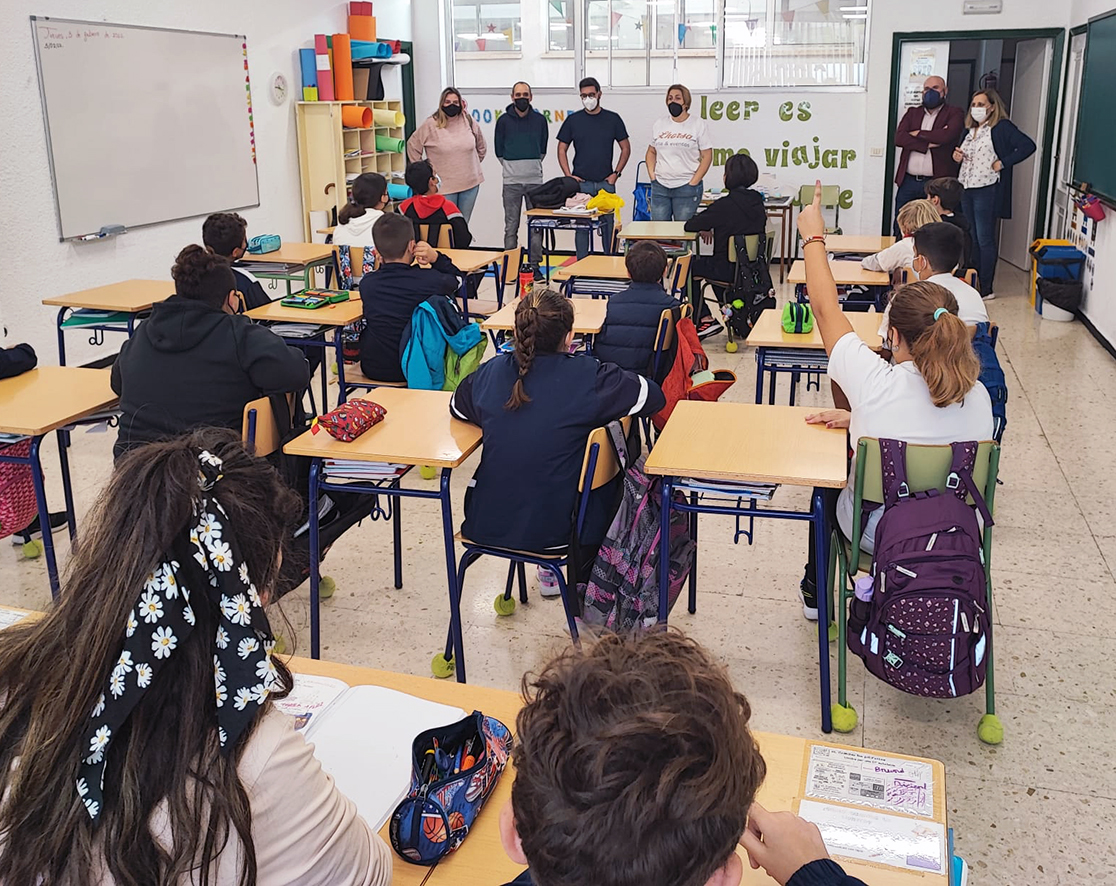Los talleres educativos del Mataculebra acercan a los escolares a las tradiciones de Puerto de la Cruz