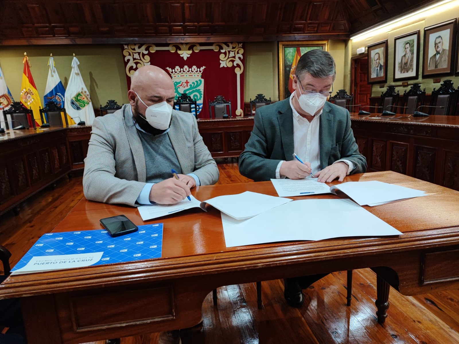 Puerto de la Cruz firma la subvención a Cáritas