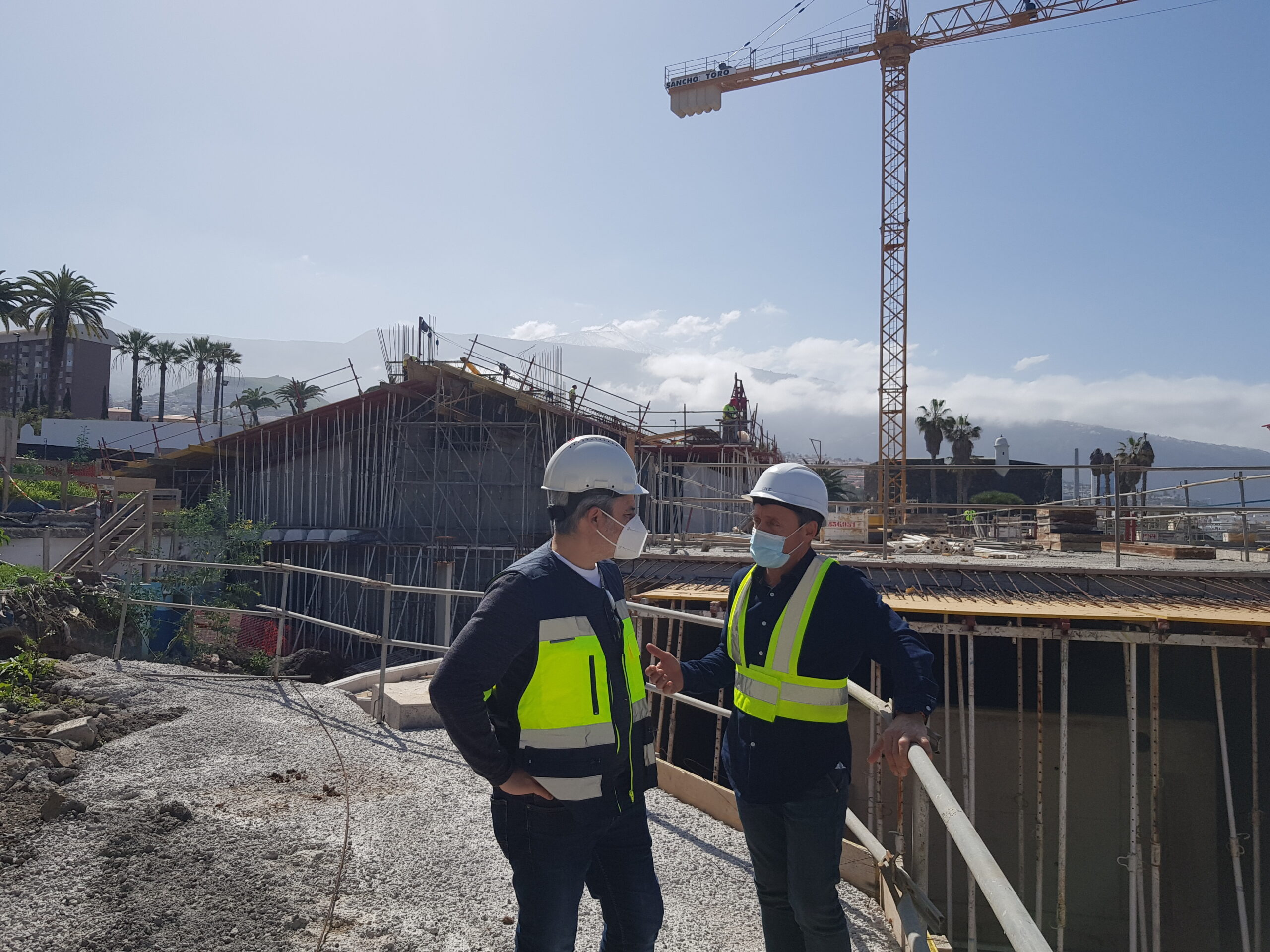 Visita técnica a la obra en la nueva piscina