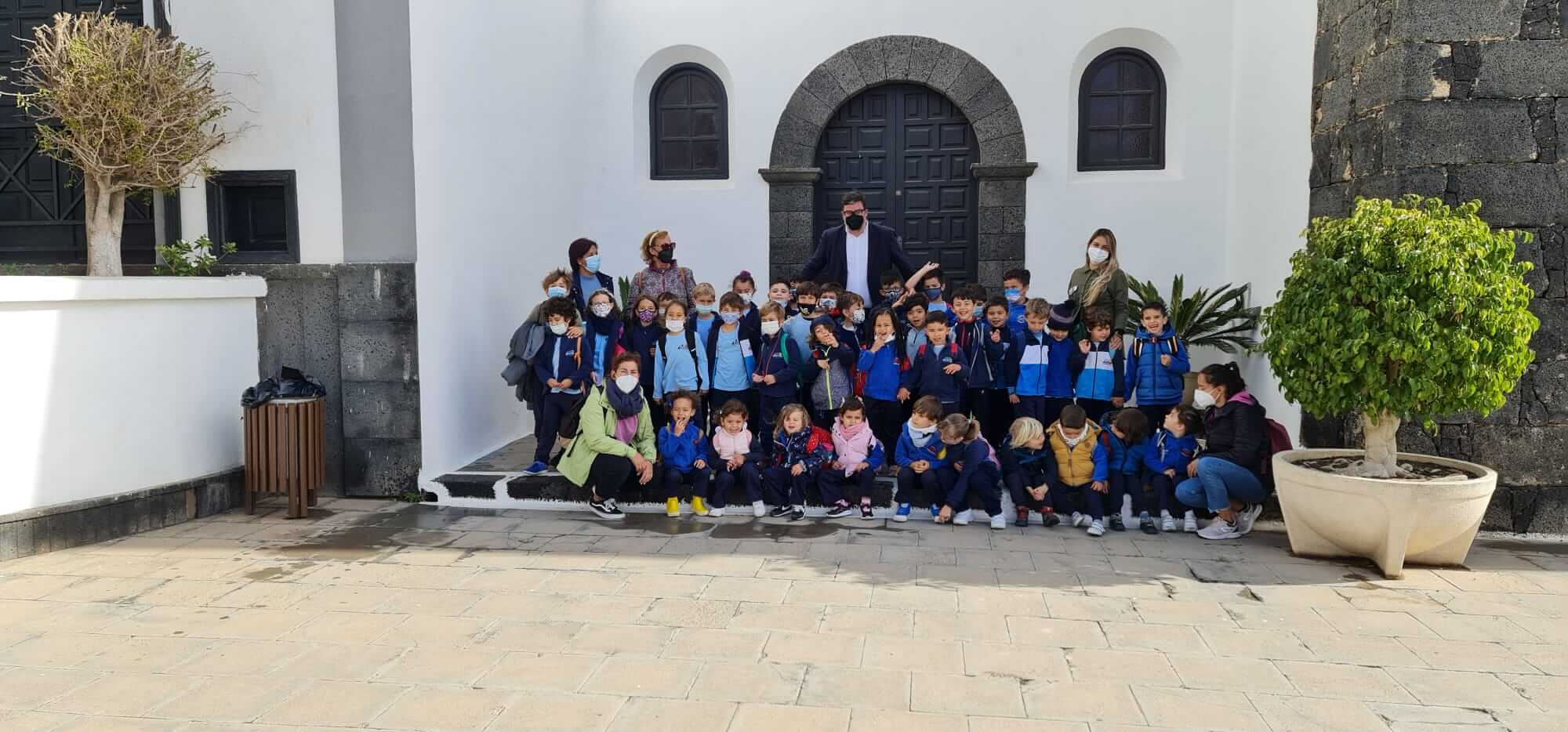 El alcalde recibe al alumnado del CEIP María Auxiliadora atendiendo sus propuestas, preguntas y sugerencias