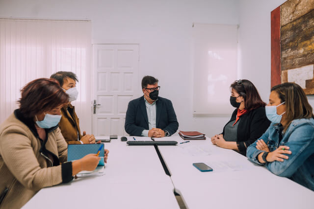El alcalde y la consejera de Educación acuerdan impulsar la construcción del nuevo CEIP El Quintero