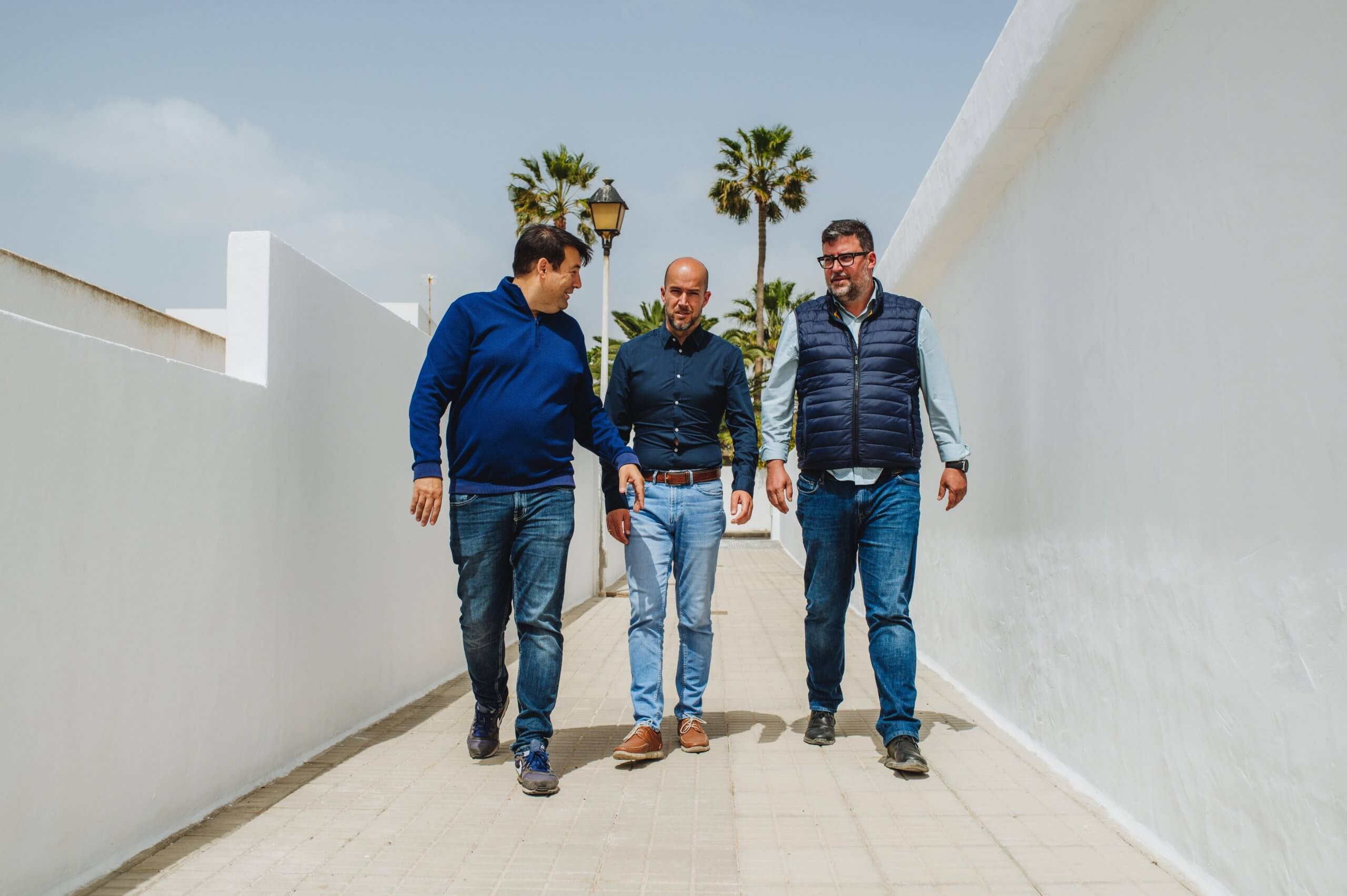 El Ayuntamiento de San Bartolomé está rehabilitando y mejorando el pasillo de acceso a la Avenida de Playa Honda desde la calle Borrasca