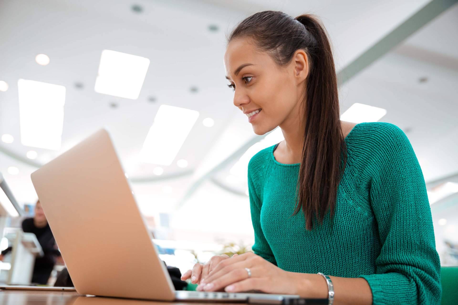 Estudiar oposiciones tanto presencialmente como online es posible con la metodología de Kadoora