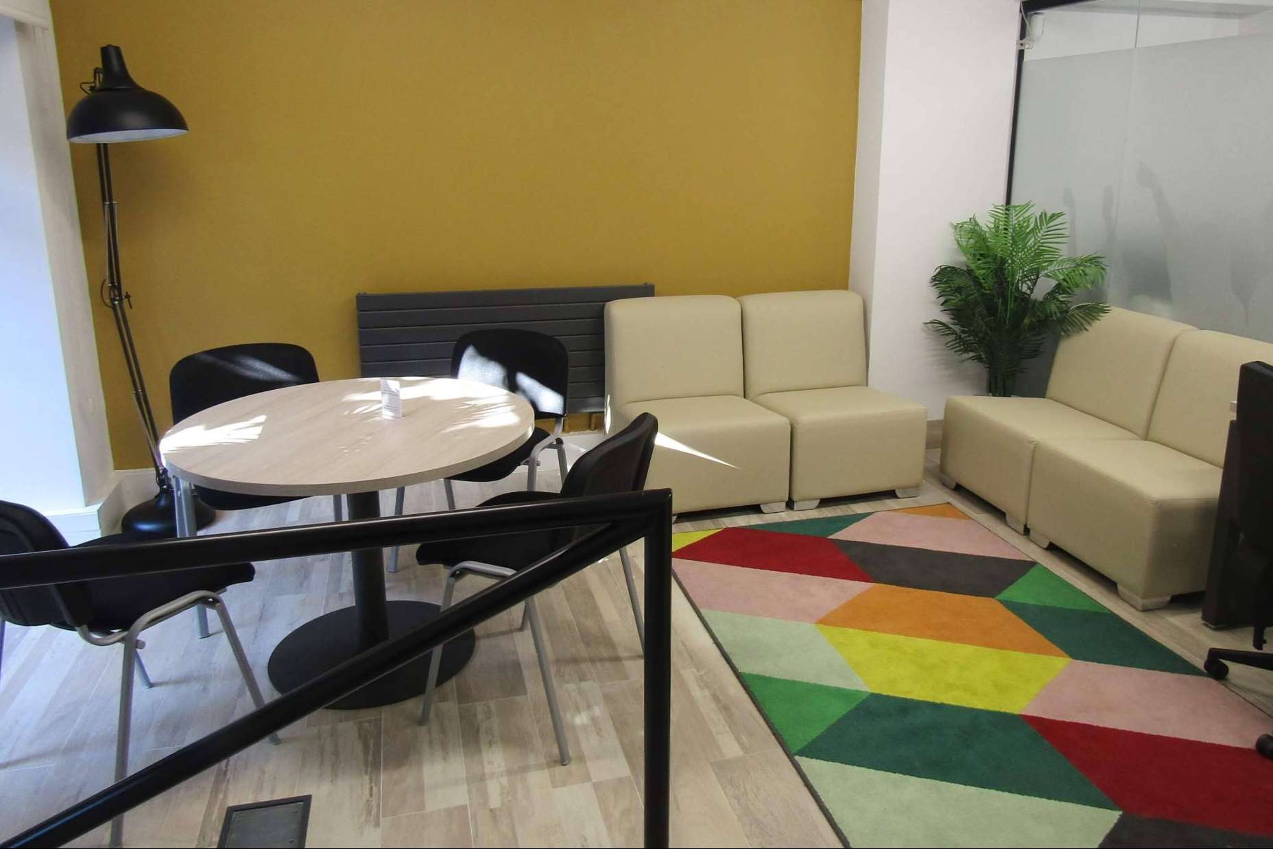 Coworking Bernabéu dispone también de despachos privados y salas de reunión