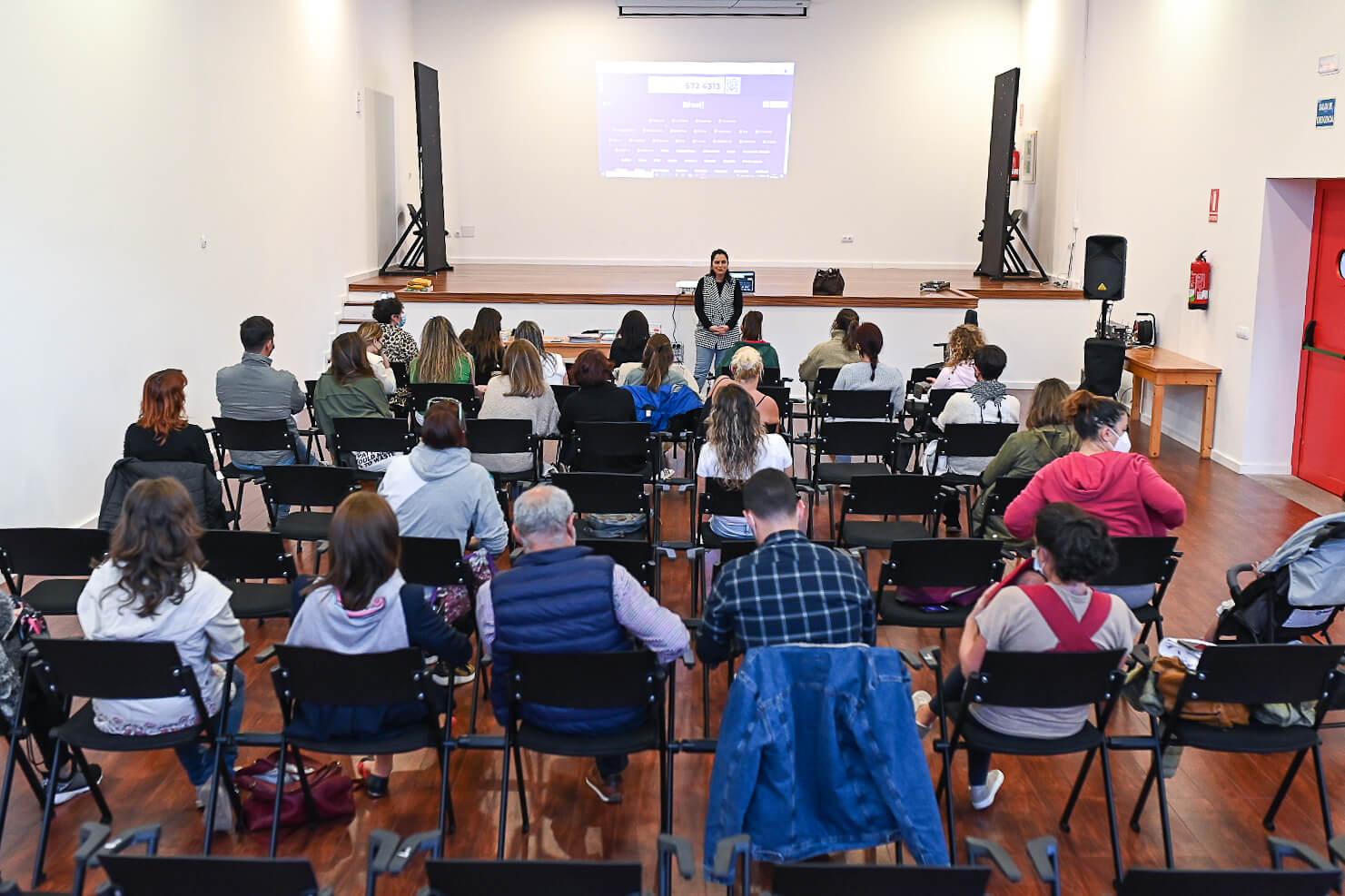Las familias del municipio han contado con un taller de cómo acompañar a sus hijos e hijas en sus emociones