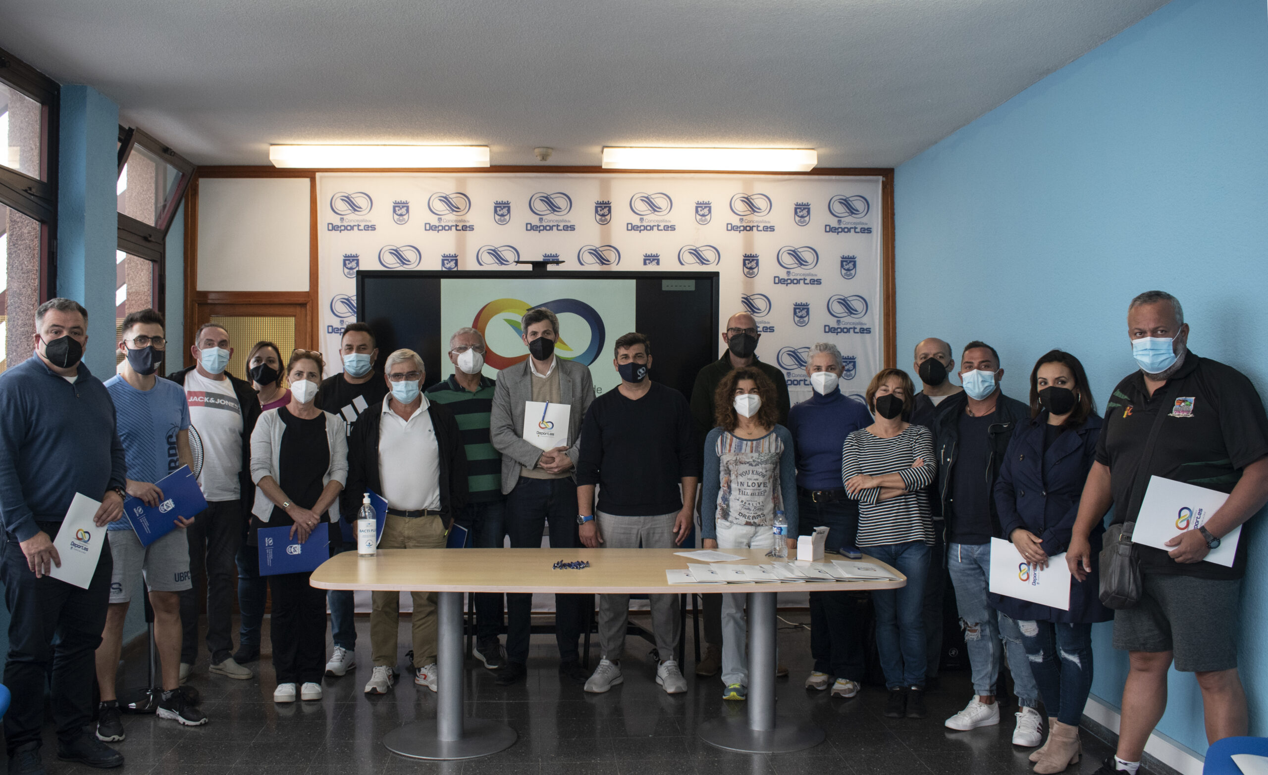 Puerto de la Cruz entrega 240.000 euros a clubes y deportistas del municipio