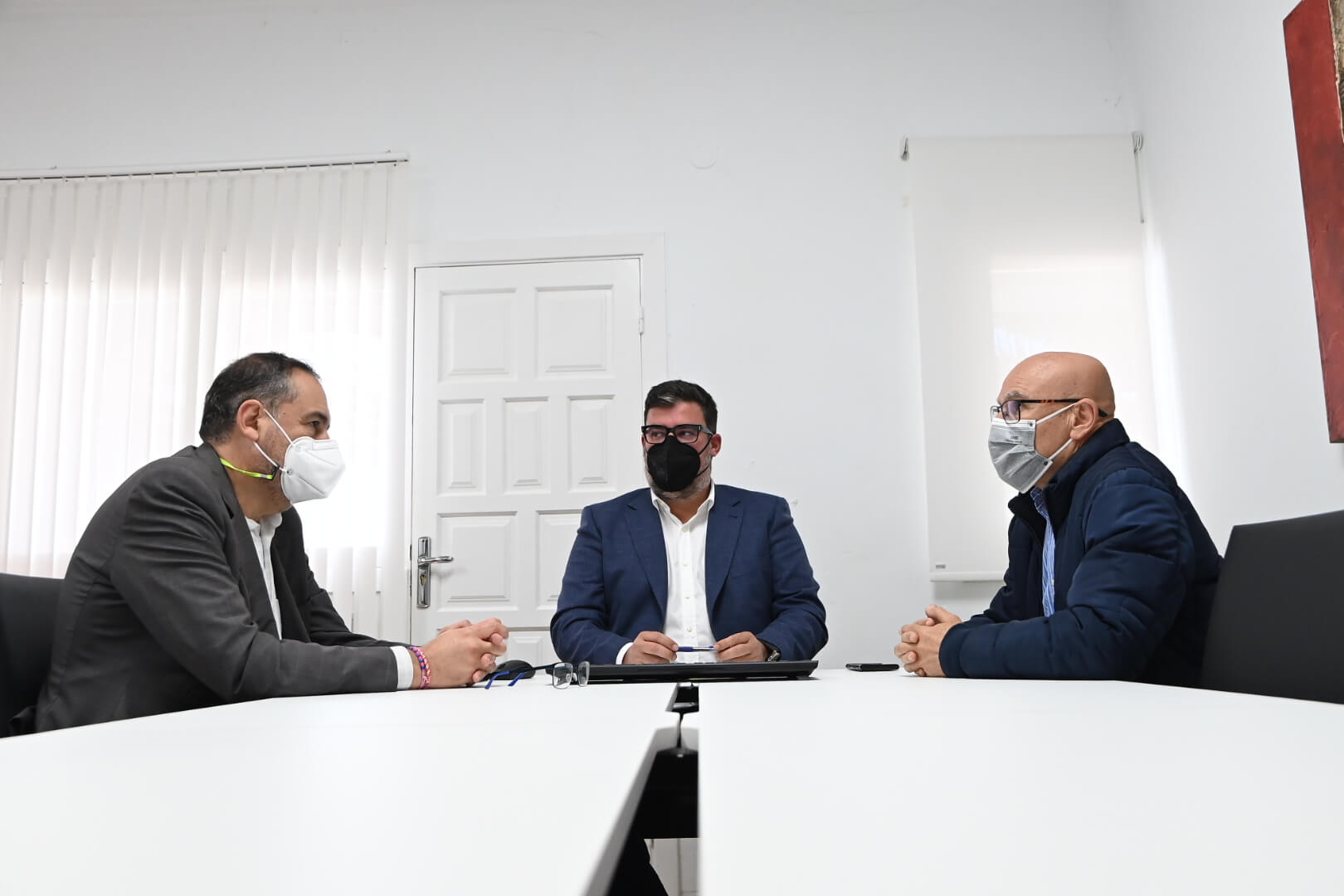 El alcalde de San Bartolomé, Isidro Pérez, recibió en la mañana de hoy al Diputado del Común, Rafael Yanes