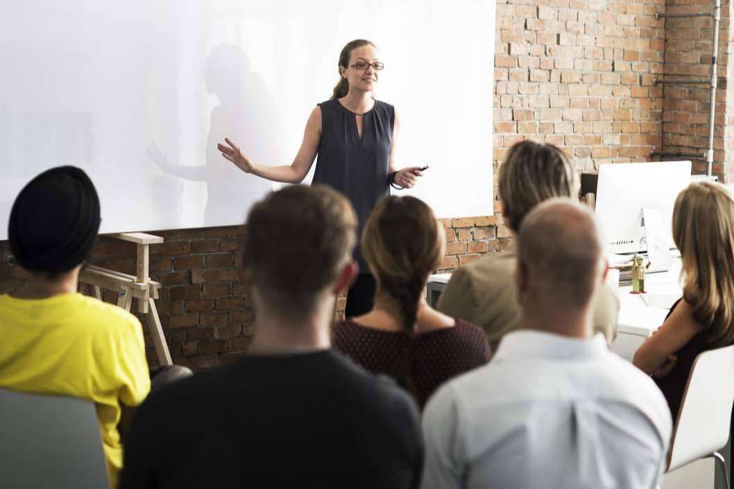 ¿Cómo ahorrar 3 horas de trabajo semanales por empleado gracias a la formación en idiomas?