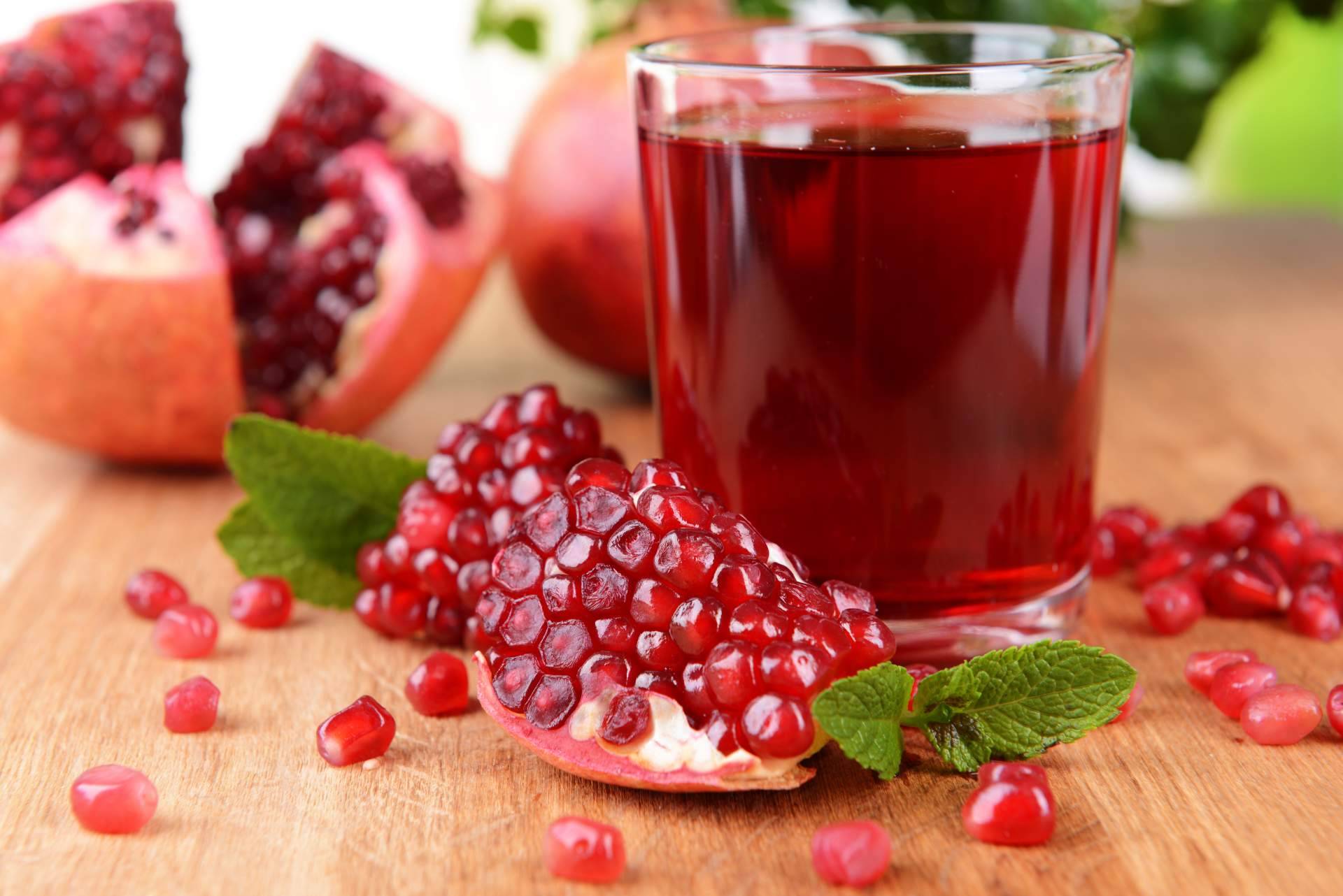 Zumo de granada hecho a partir de frutas de calidad con Baor Products