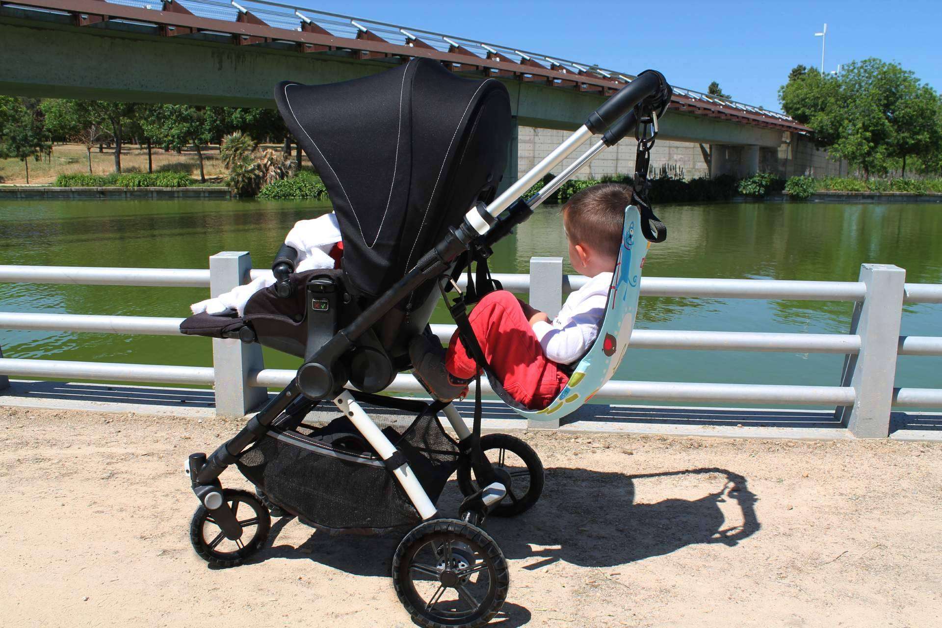 Llevar a dos niños en el mismo carro con la silla auxiliar de amaBABY