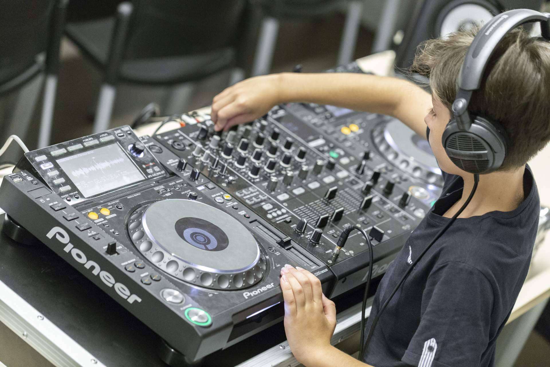 Curso de producción musical para adolescentes y niños de la mano de EUMES