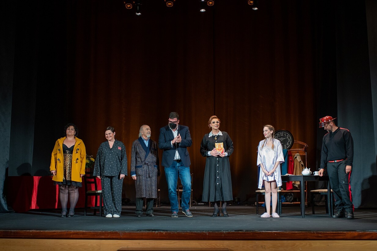 La Compañía Teatral Chespir con“La cantante calva” se lleva el aplauso del Teatro de San Bartolomé