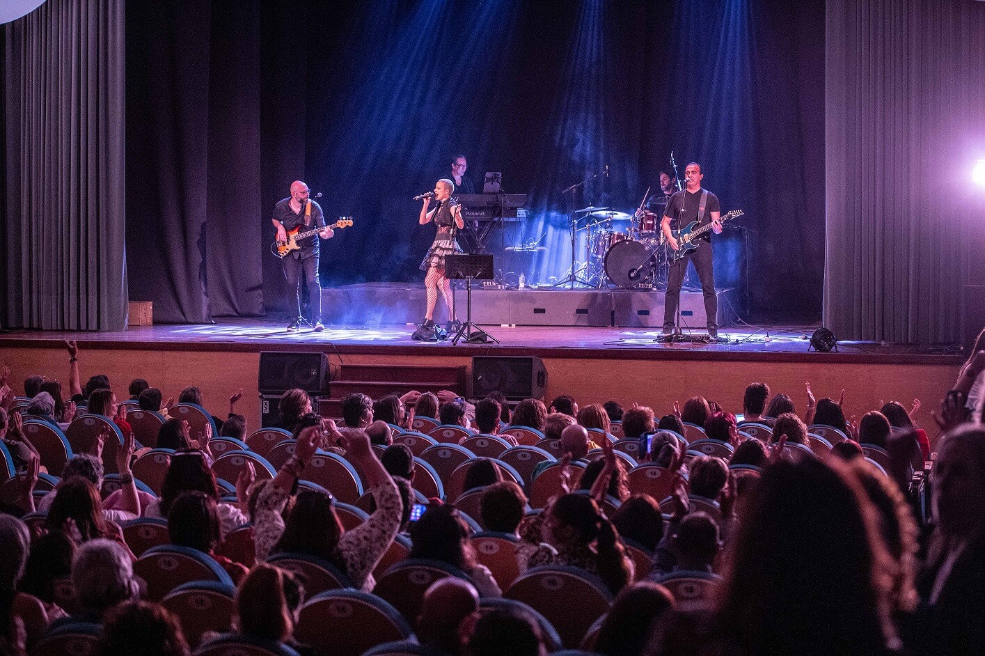 "Barco a Venus", se gana al público de San Bartolomé con su TRIBUTO A MECANO