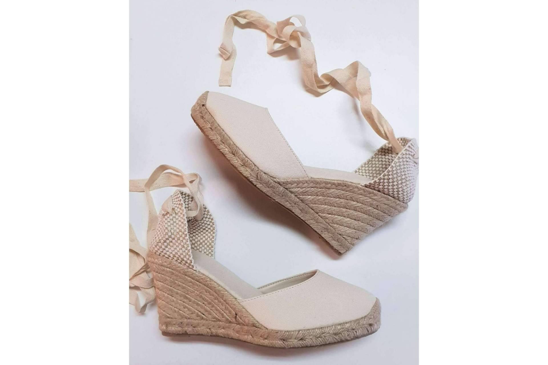 La innovadora colección de alpargatas de novia de MUMICO