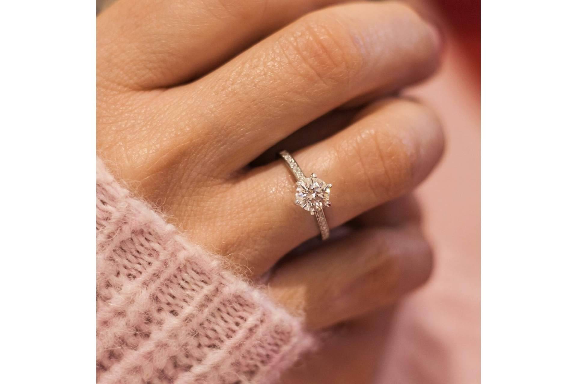 Alta calidad a precios competitivos en los anillos de compromiso Staring