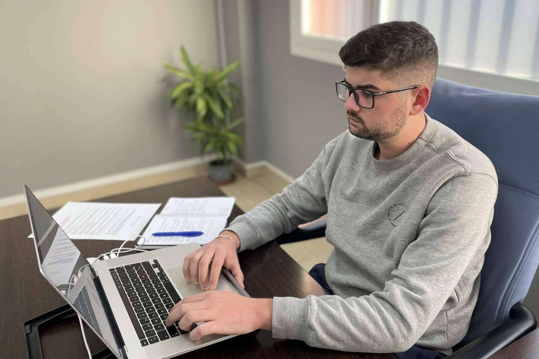 Iván Oller ayuda a hacer crecer un negocio con el marketing digital
