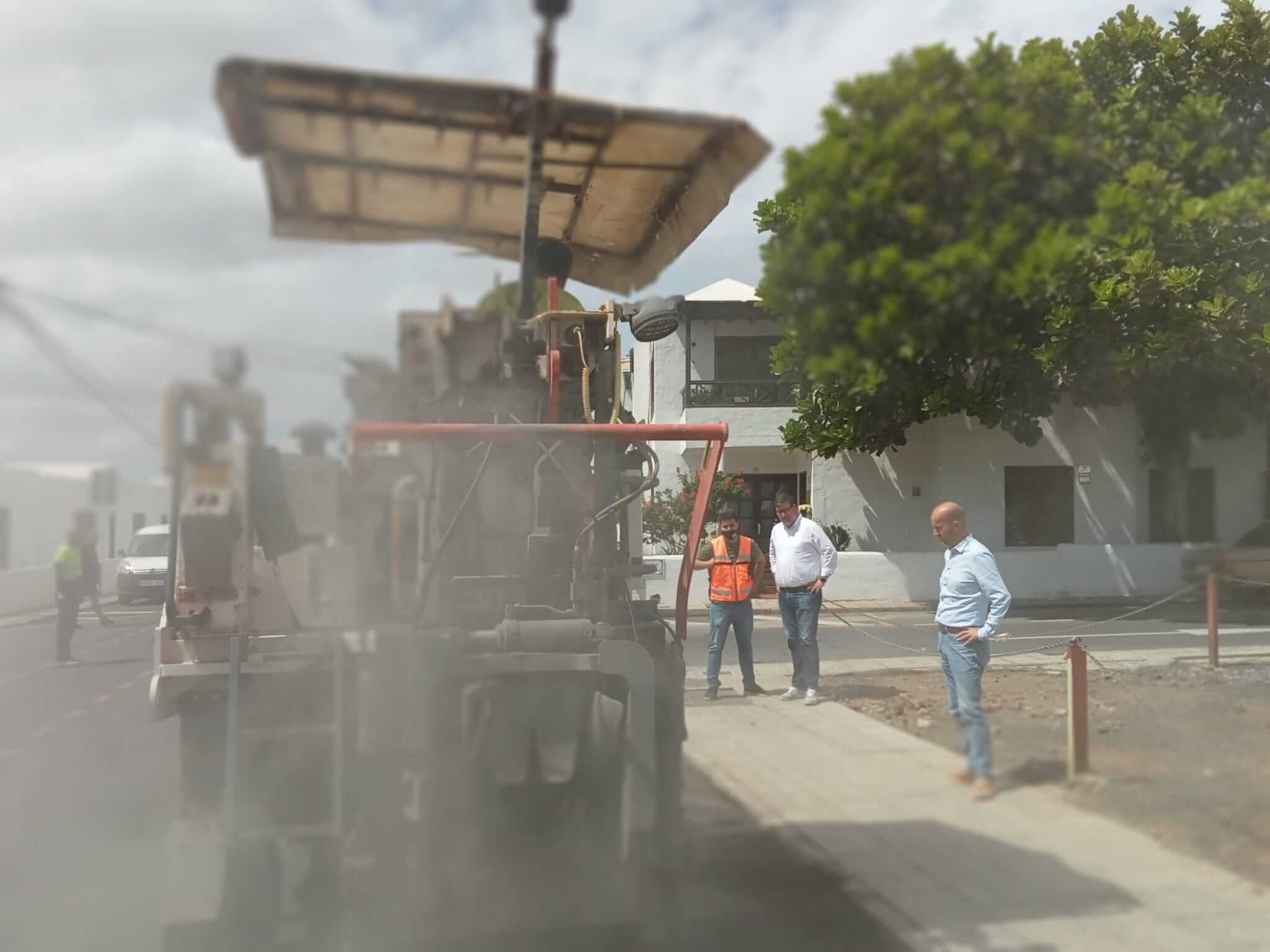 San Bartolomé reasfalta y adecúa 22 puntos en el municipio tras los distintos actos vandálicos de quema de contenedores