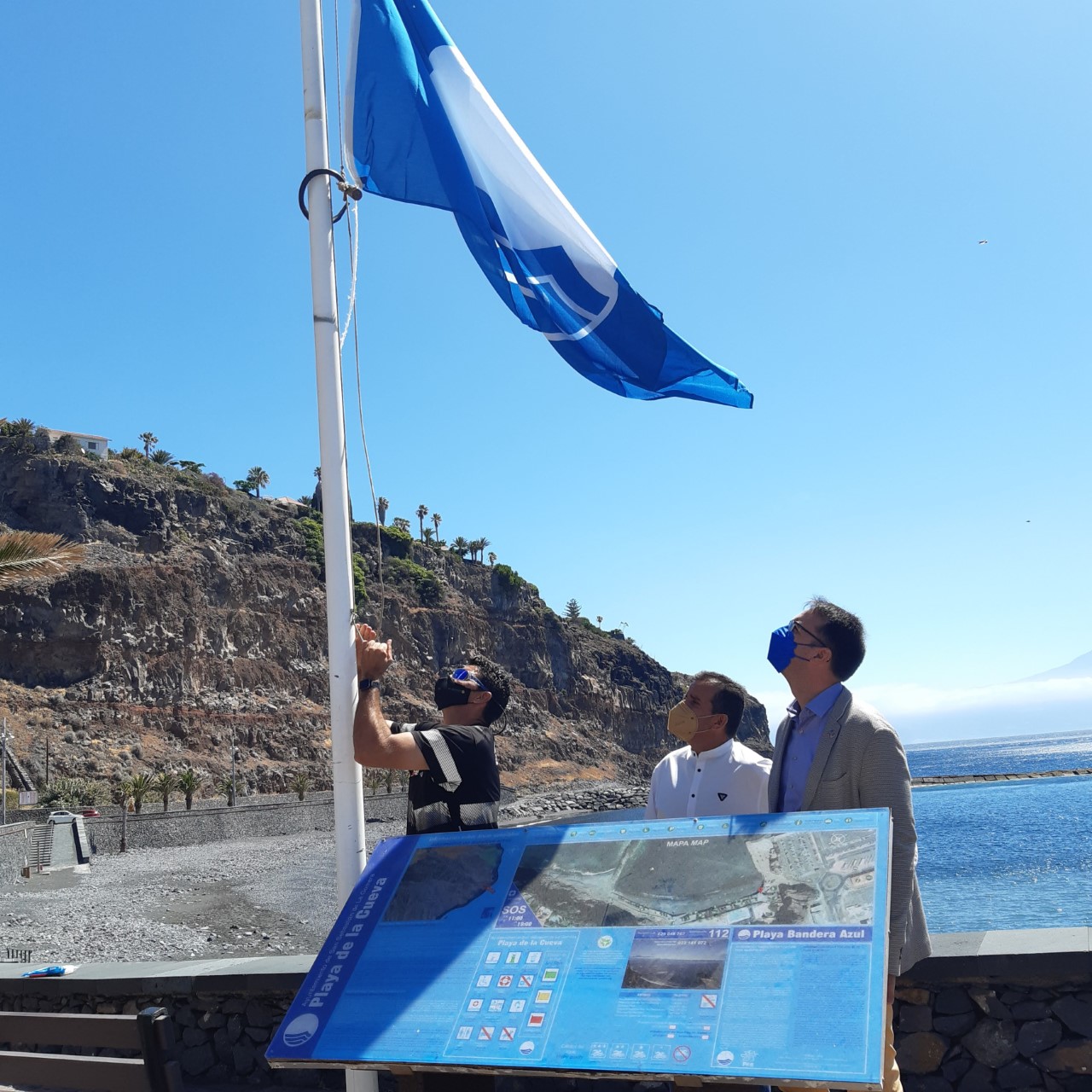 San Sebastián de La Gomera recibe un año más el galardón de Bandera Azul en dos de sus playas