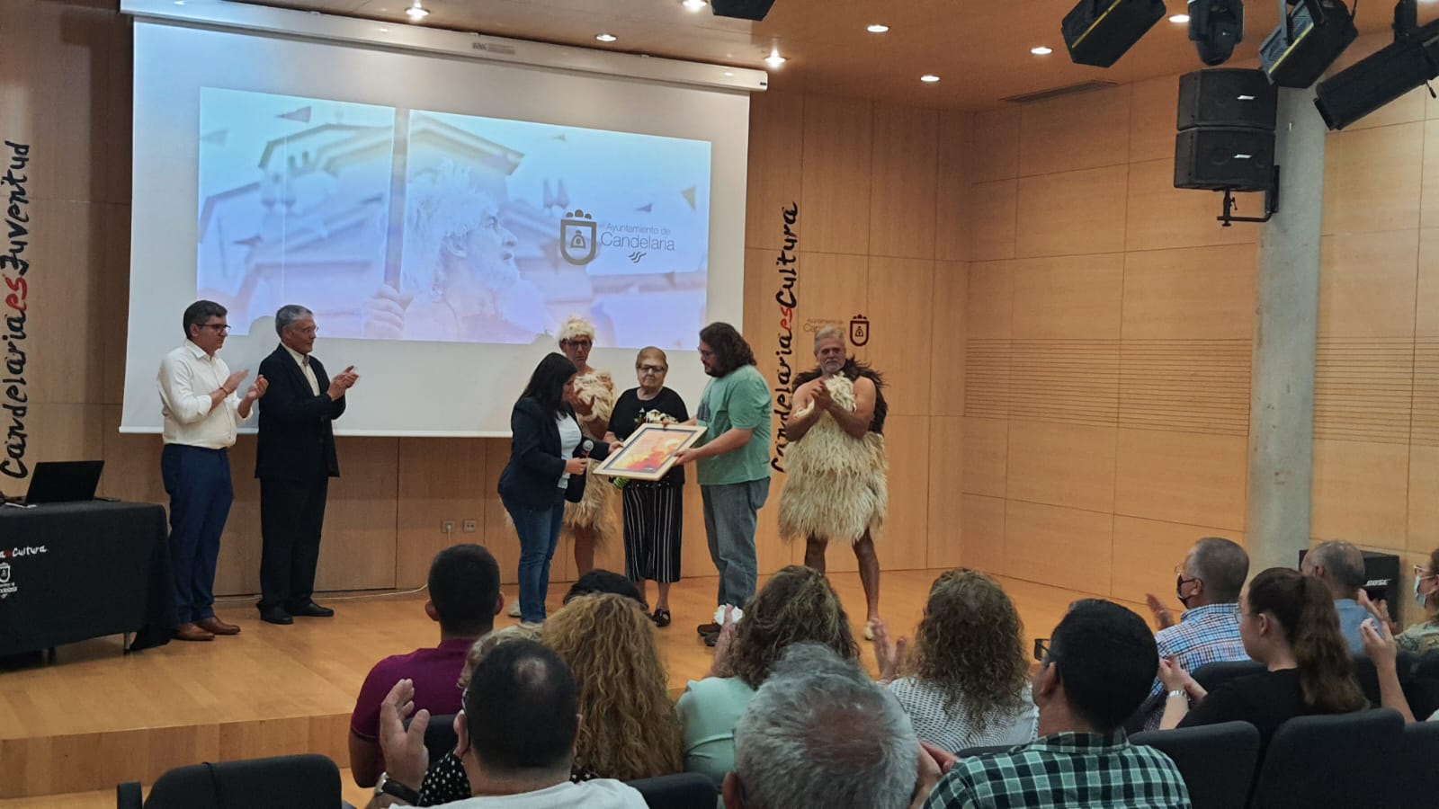 Entre familiares y vecinos, bucios y poesía se rindió homenaje a Néstor Castro en las IV Jornadas Antón Guanche de Historia y Patrimonio Cultural – Candelaria