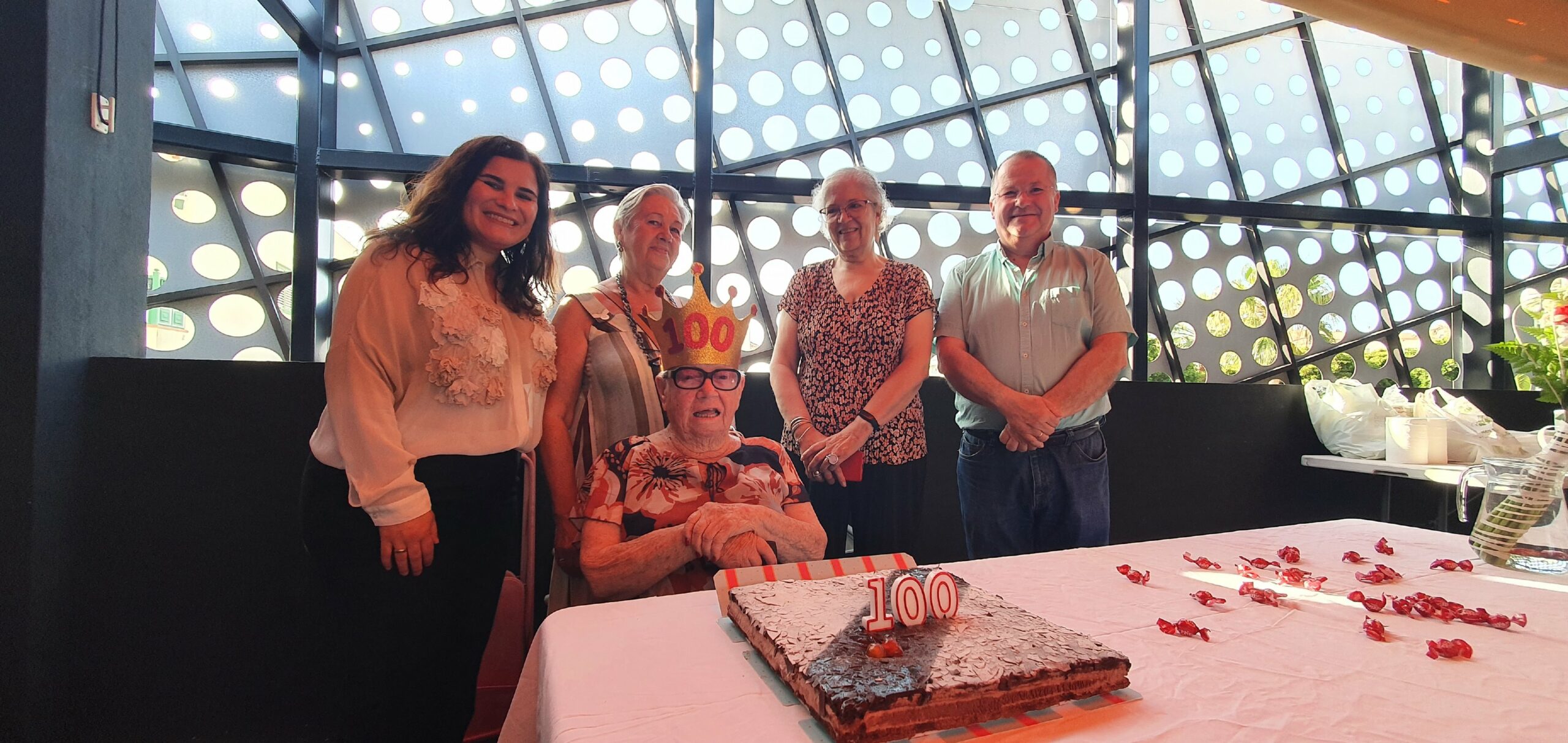 La familia del CERI celebra el 100 cumpleaños de Lola – Candelaria