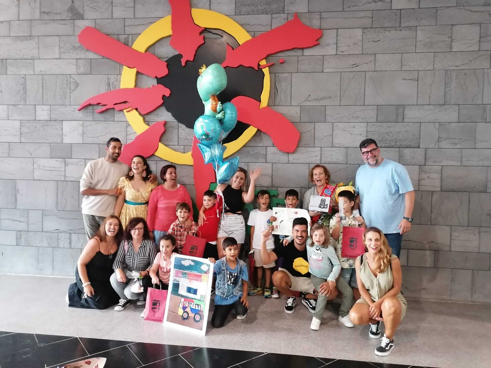 Premio FUNDACIÓN DISA a los valores de esfuerzo, respeto y solidaridad, al corto presentado por alumnado del CEIP María Auxiliadora recogido en la Gala Final de la 9º edición del CINEFEST