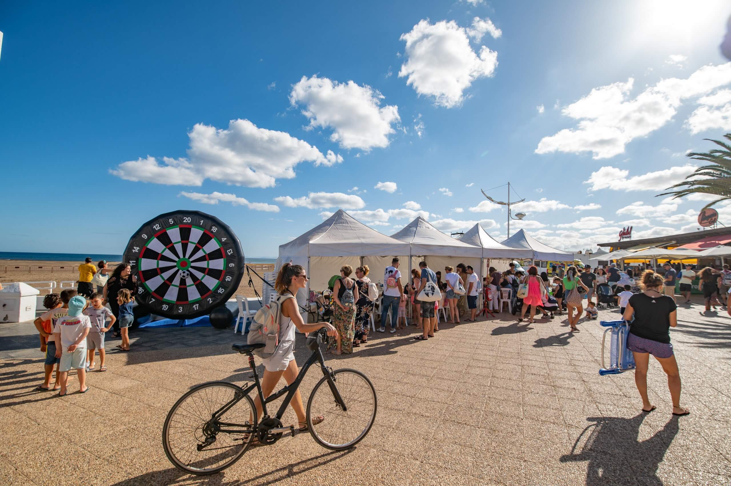 San Juan en Playa Honda, un éxito de participación de público familiar en todas las actividades programadas.