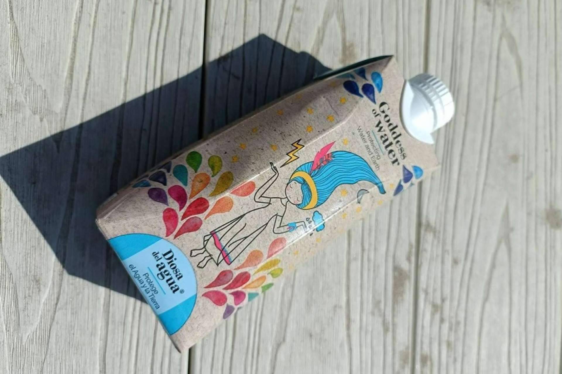 Diosa del Agua y los beneficios de beber agua en brick