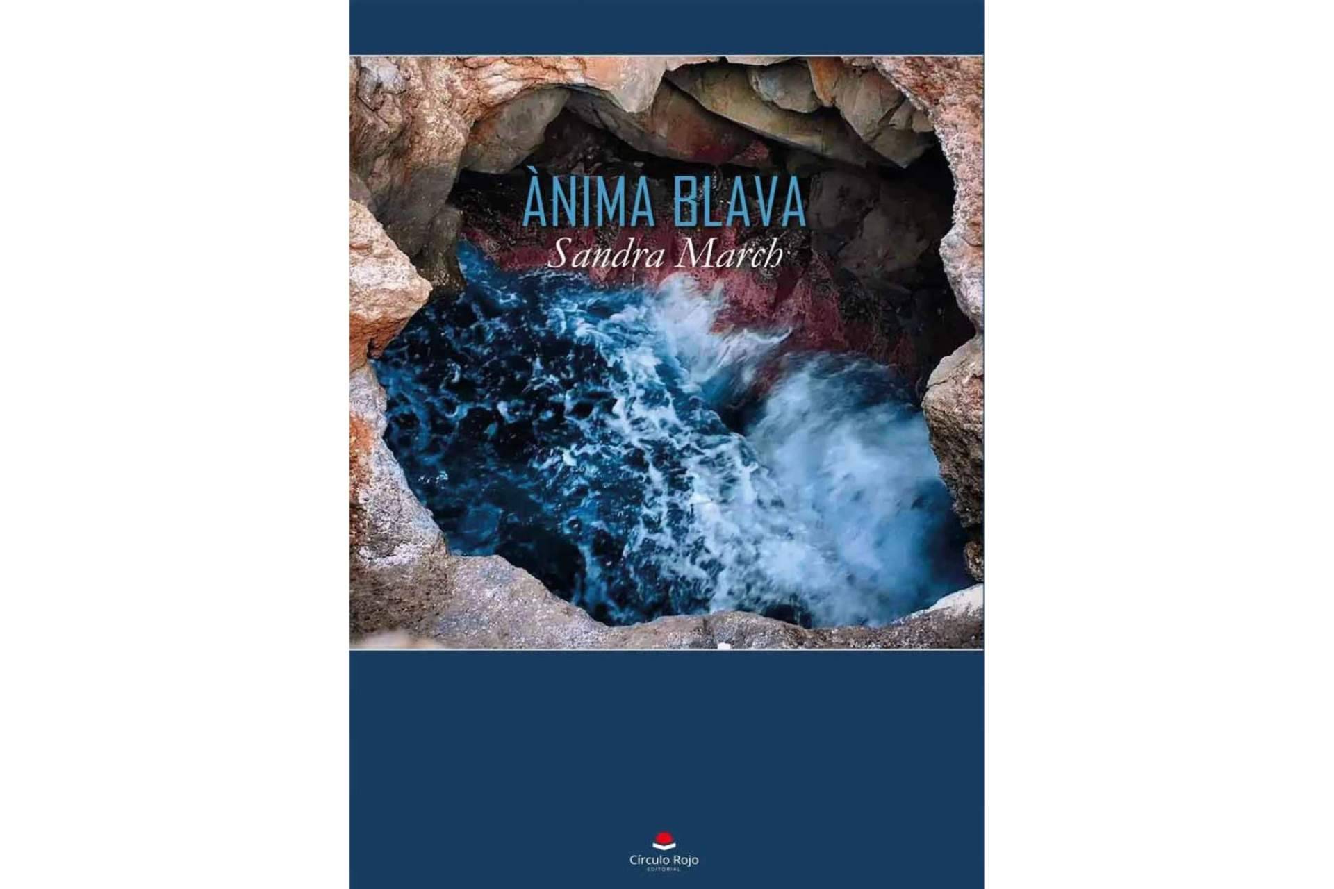 'Ànima Blava’, la última obra de Sandra March en la que utiliza la poesía como herramienta terapéutica para viajar desde la oscuridad más recóndita del alma hacia los primeros destellos de luz.