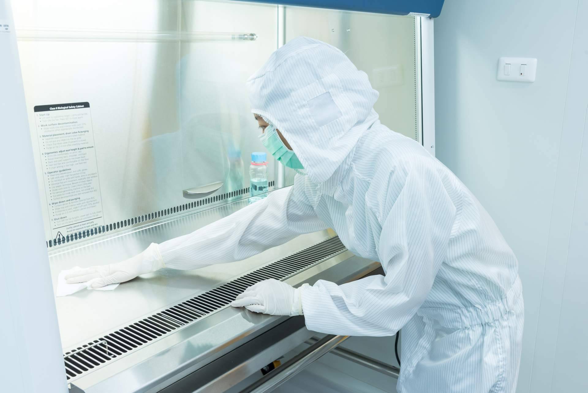 Minimizar la generación de partículas y contaminantes en el sector farmacológico mediante las salas blancas