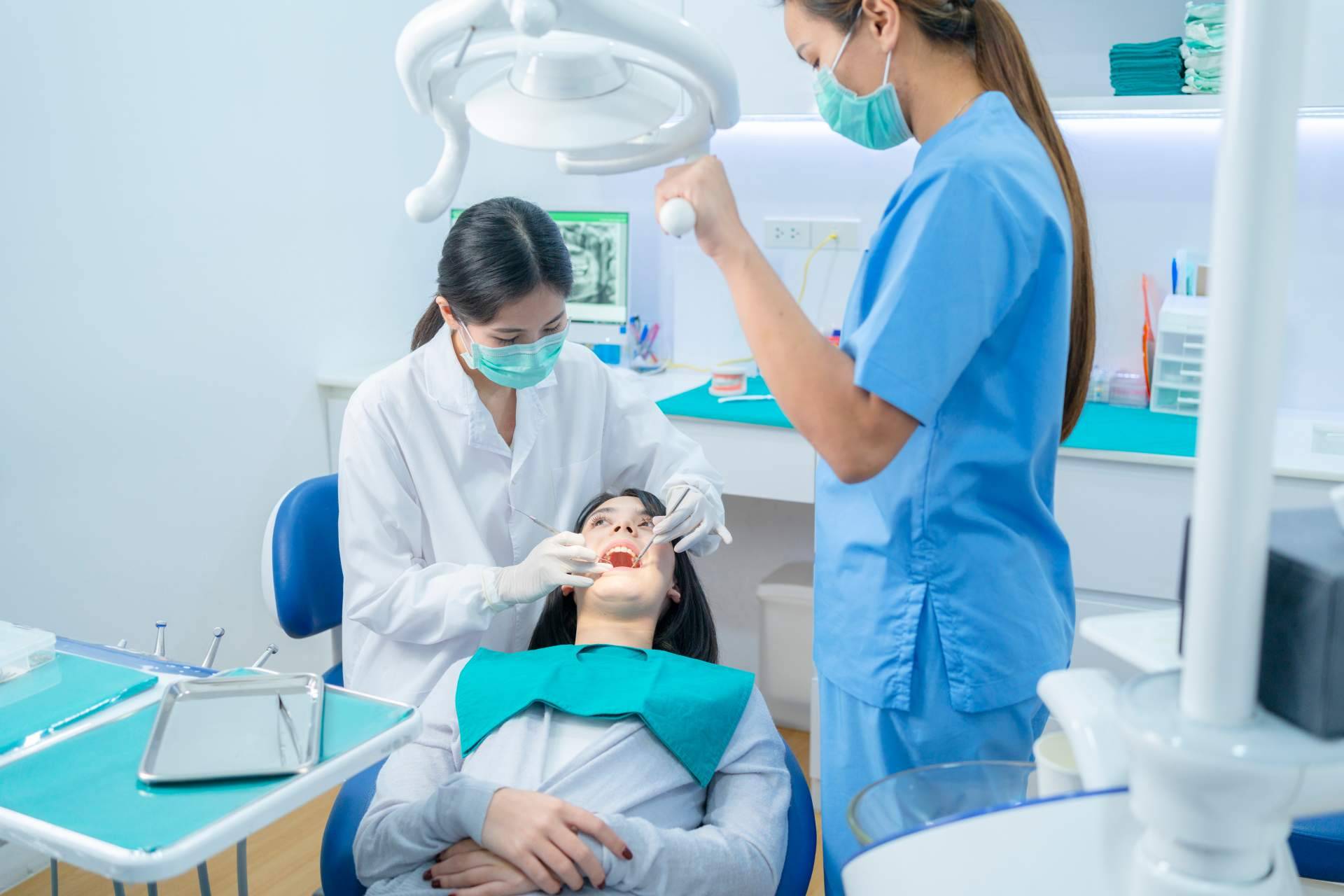 Agudo Rosa y sus servicios de endodoncia contribuyen a preservar la estructura de los dientes, manteniéndolos sanos y libres de infecciones